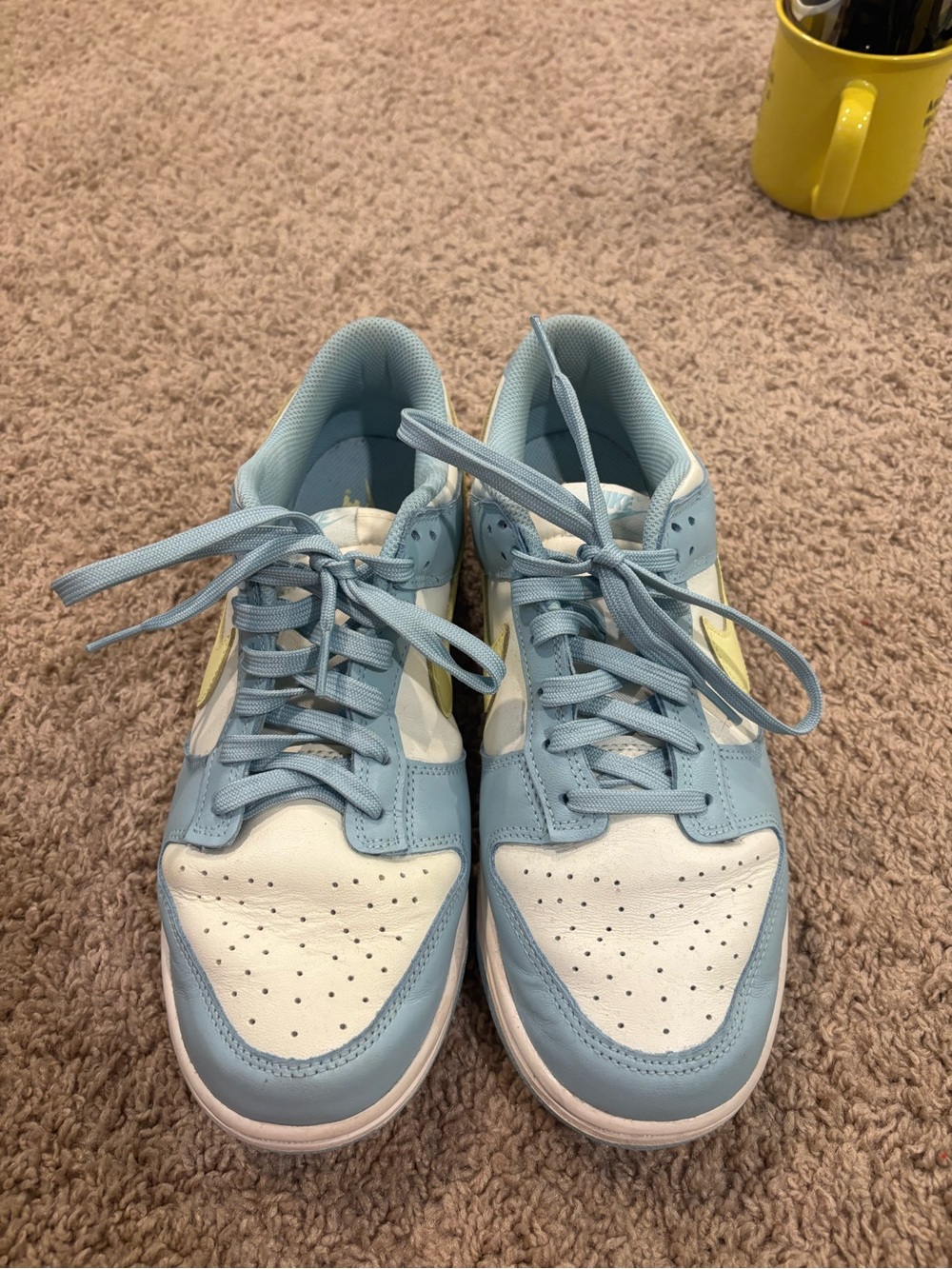 Nike Kids Low-Top Sneakers in Light Blue, White and Pale Yellow